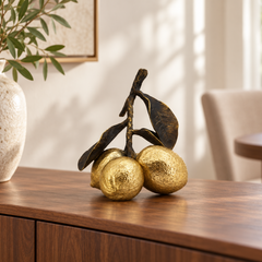 Escultura limão siciliano em resina dourado 22x16 cm