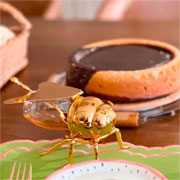 Açucareiro abelha de vidro e metal Lux dourado 14x08 cm 