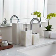 Jogo de banheiro de resina Quadratta madrepérola cromado 04 peças 