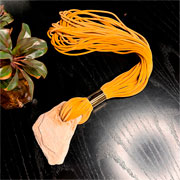 Colar de pedra Fortaleza fios de veludo caramelo 97 cm 