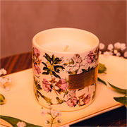 Vela perfumada tênue com suporte cerâmica bege 08 cm 