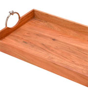 Bandeja em madeira marrom alça Nó prata 50x31 cm. 