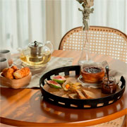 Bandeja redonda de servir com base em bambu Lume preto 35 cm 