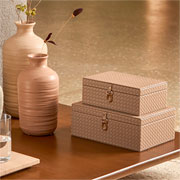 Caixa em MDF revestido em PU trançado bege 25x16 cm. 