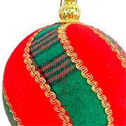 Bola natalina em camurça xadrez I vermelho e verde 12 cm. 