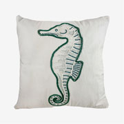 Almofada de sarja com bordado rami cavalo marinho verde 52 cm 