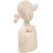 Escultura menina com pássaros em resina I branco 26x14 cm 