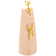 Escultura alpinistas em metal dourado 32x12 cm 