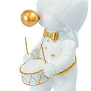 Escultura em resina menino bateirista branco 15x11 cm. 